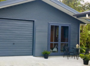 Six Kamahi Guest Studio